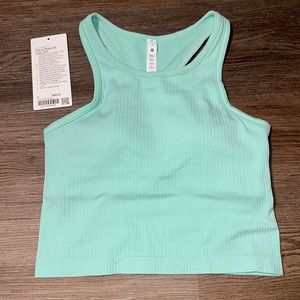Brand new lulu ebb to street rb crop tank size:6 bought it and it didn’t fit
